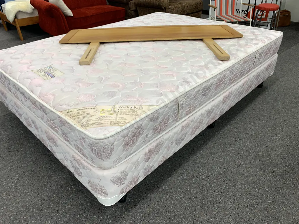 Sealy Posturepedic Premium Queensize Bed With a Rimu Headboard Image 1++
