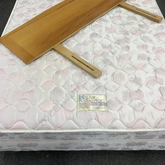 Sealy Posturepedic Premium Queensize Bed With a Rimu Headboard