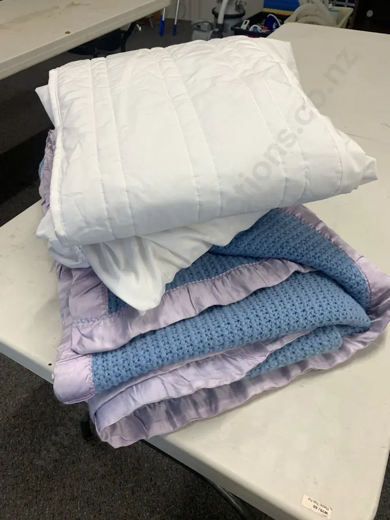 Woollen Blanket, White Single Valance And Single Fitted Sheet Image 1++