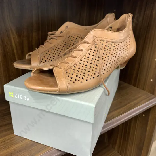 New Ladies Zierra Idaho Tan Shoes, Sz 40
