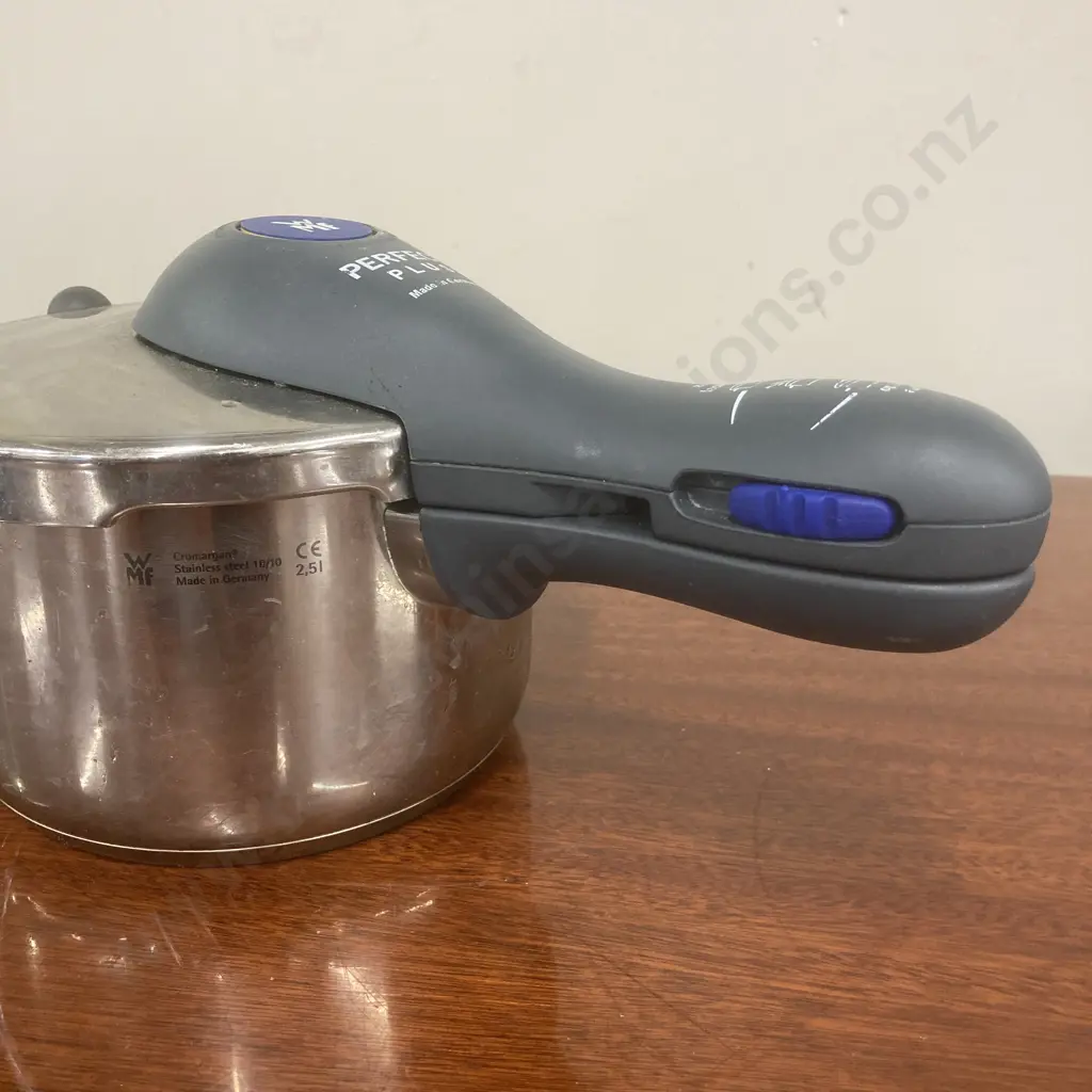 WMF Perfect Pressure Cooker 2.5L Image 1++