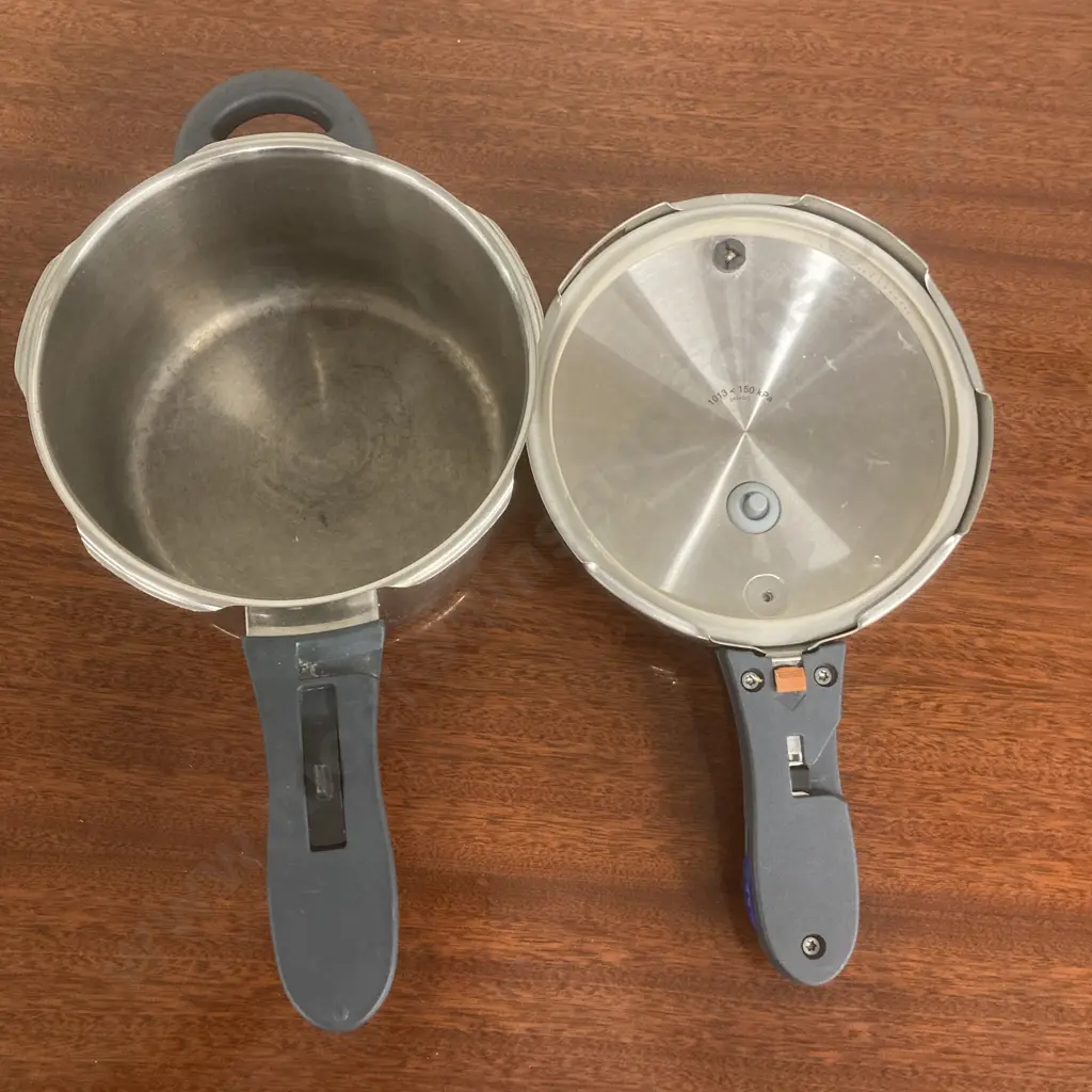WMF Perfect Pressure Cooker 2.5L Image 1++