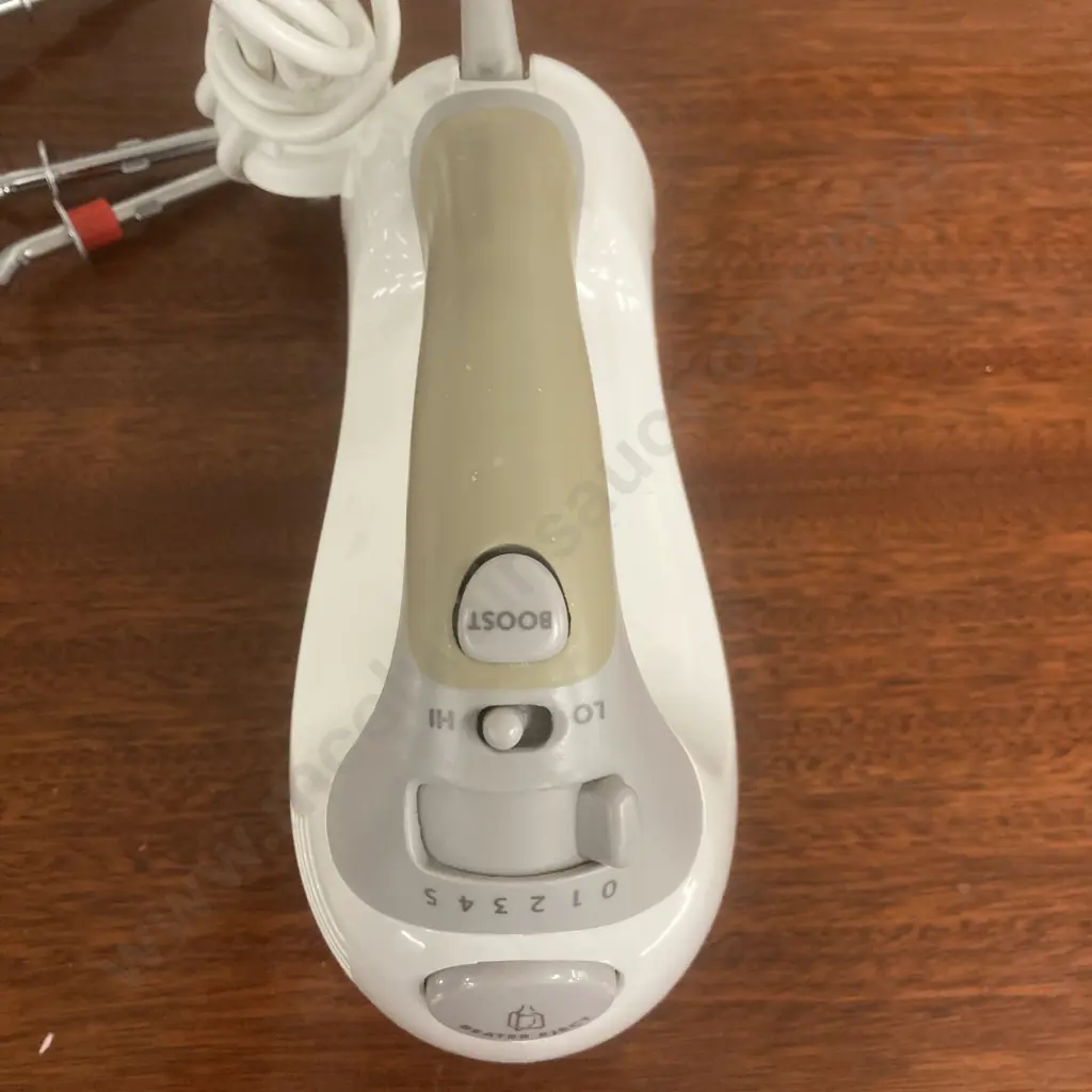 Sunbeam Beatermix Pro 320W, Model JM5900, 2 x Beaters, 2 x Dough Hooks Image 1++