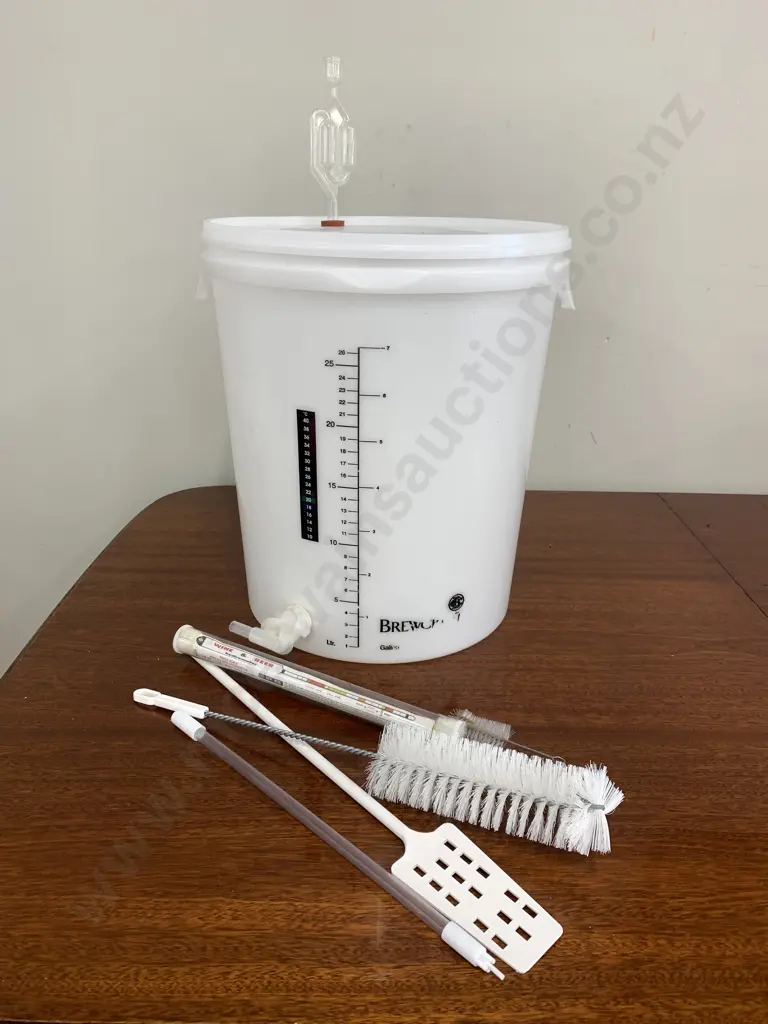 30 Litre Plastic Brewers Barrell, Hydrometer, Stirrer, Brushes Etc Image 1++
