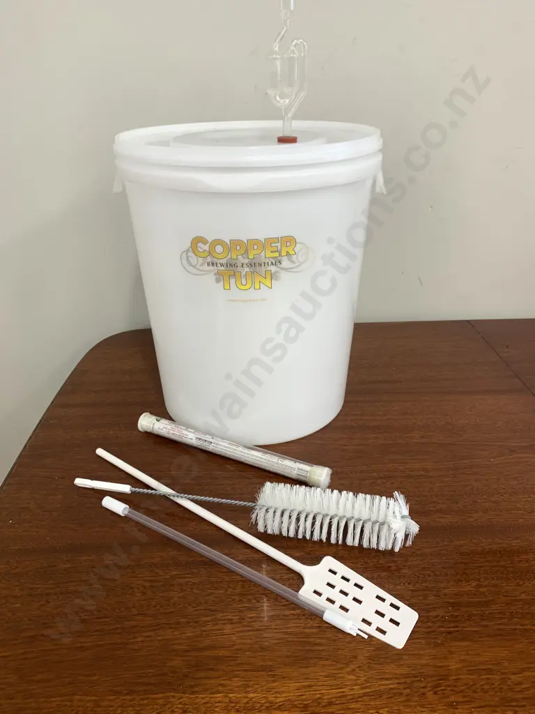 30 Litre Plastic Brewers Barrell, Hydrometer, Stirrer, Brushes Etc Image 1++