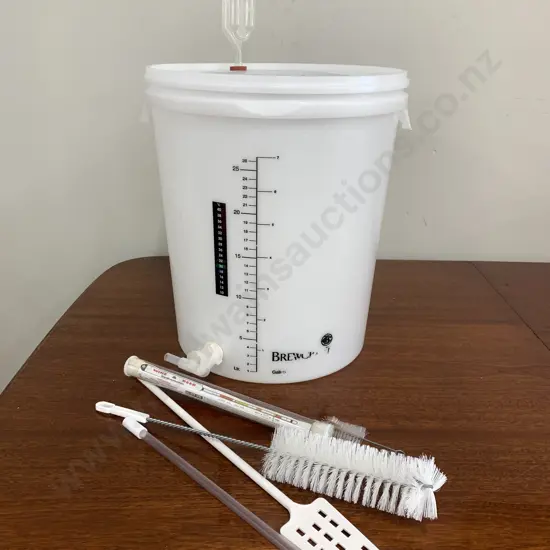 30 Litre Plastic Brewers Barrell, Hydrometer, Stirrer, Brushes Etc