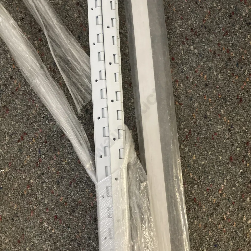 Lot of 7 x 1.8m White Stripe Hinges & 1 x 2.7m Blanc Alum Jointer Dry Area Image 1++