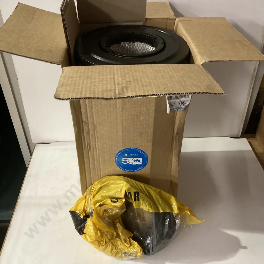 CAT CM Seal #386-6028 & Donaldson P777871 Air Filter (Dumped NCV) Image 1++