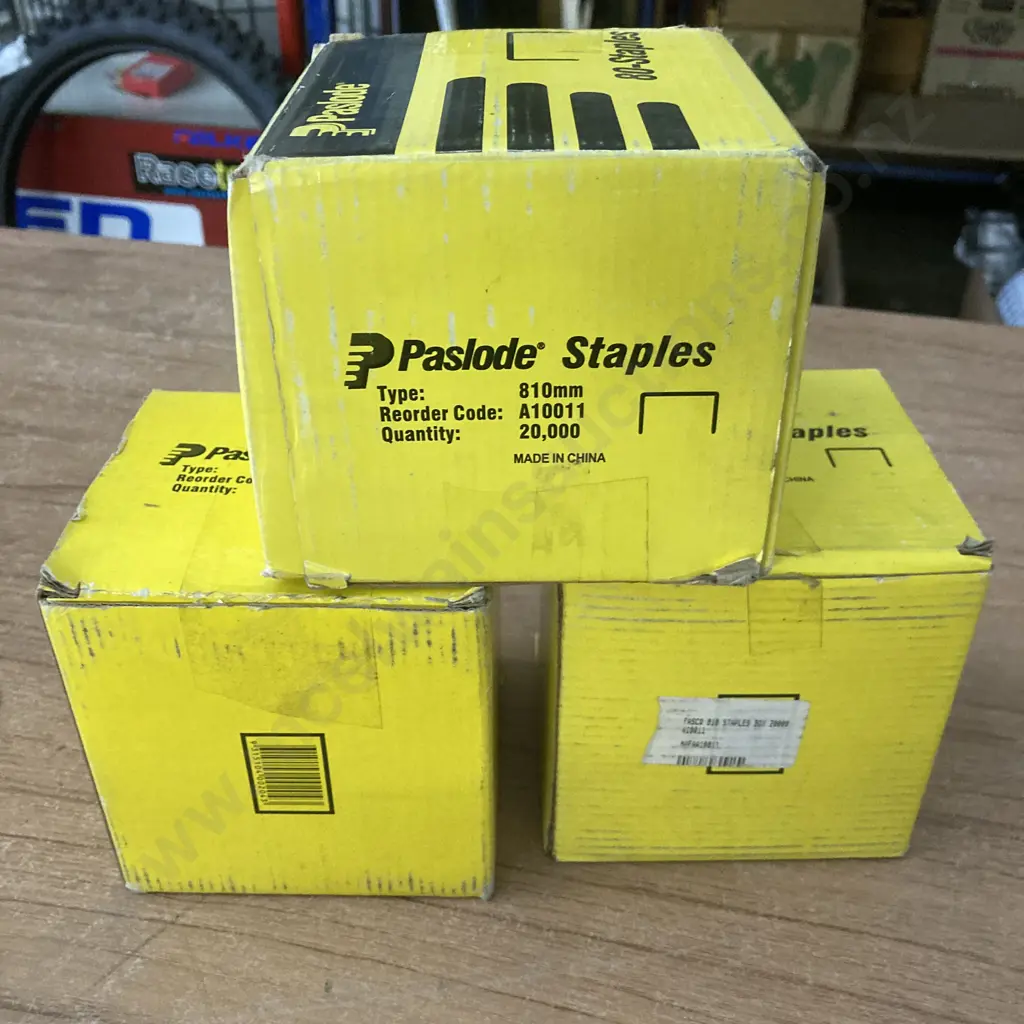 Lot of Paslode Staples - 810mm, 3 x 20,000 Image 1++