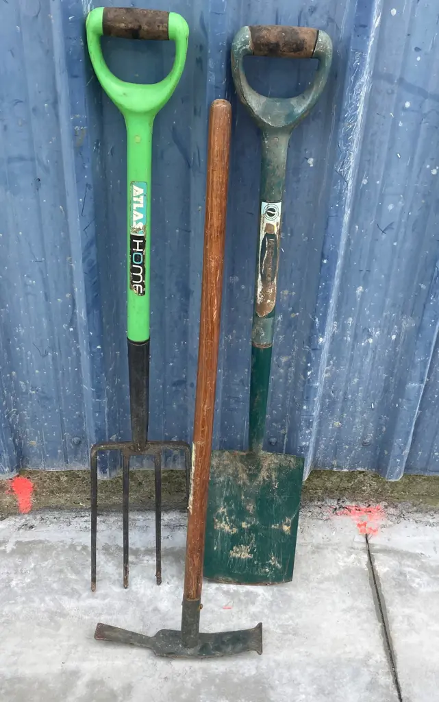 Garden Fork, Spade & Hoe Image 1++