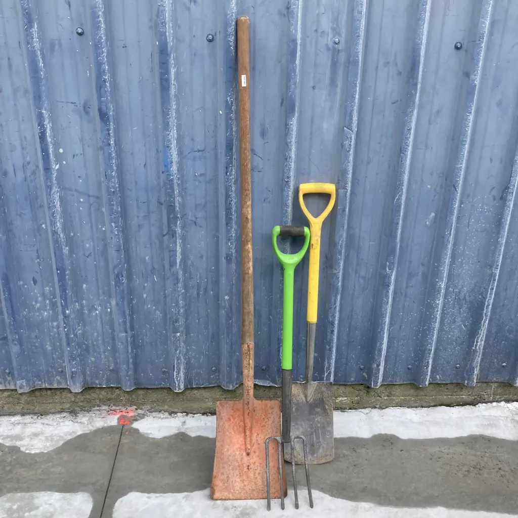 Lot of Long Handled Shovel, Garden Spade & Fork Image 1++