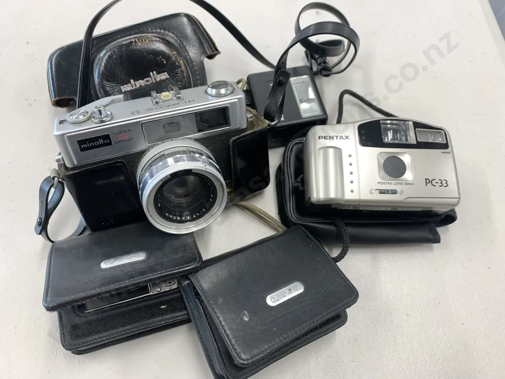 Assortment of Vintage Cameras, Pentax, Minolta, Cybershot Etc Image 1++