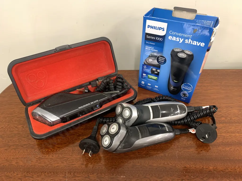 Vintage Philishave  Deluxe In Case With 2x Phillips Dry Shavers Image 1++