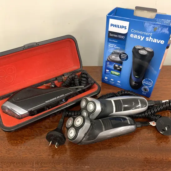 Vintage Philishave  Deluxe In Case With 2x Phillips Dry Shavers
