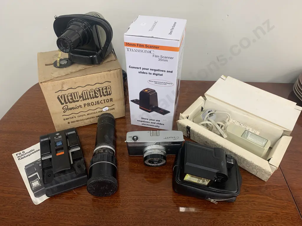 Assortment Of Vintage Items Including View Master, Junior Projector, Flashes, Film Scanner Etc Image 1++