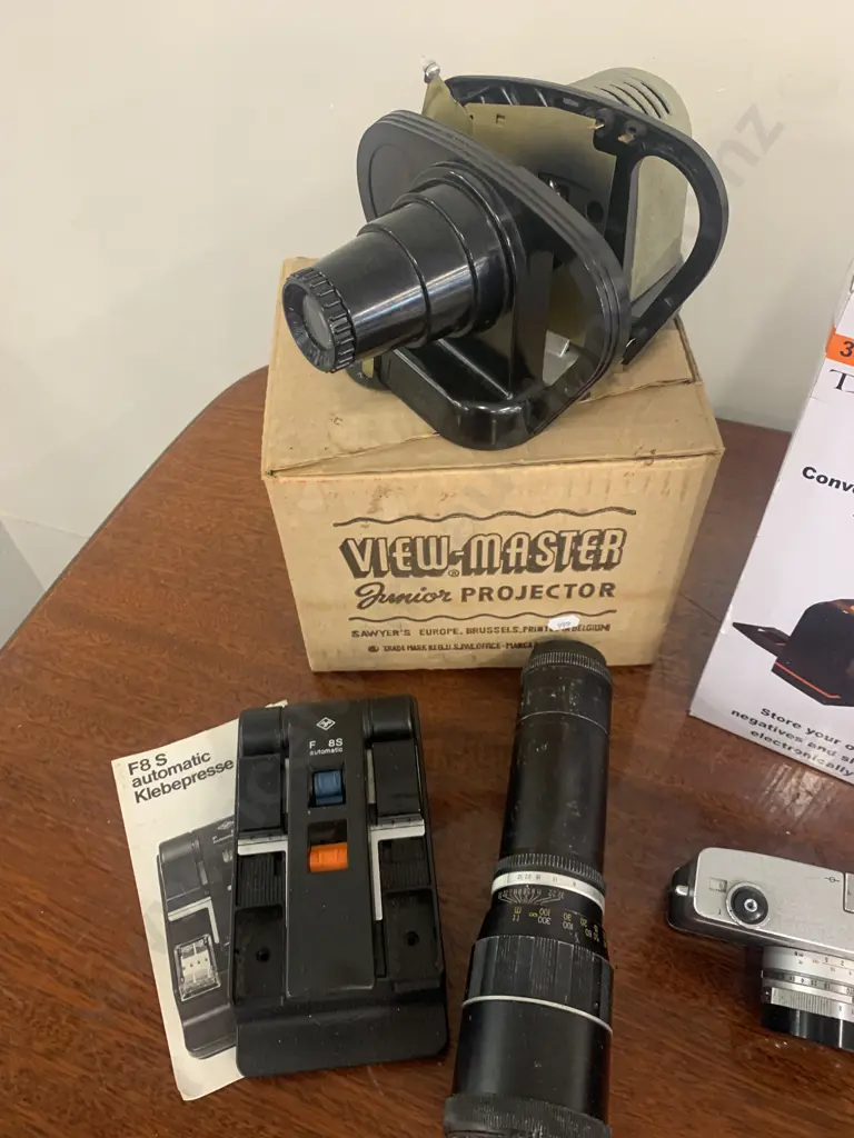 Assortment Of Vintage Items Including View Master, Junior Projector, Flashes, Film Scanner Etc Image 1++