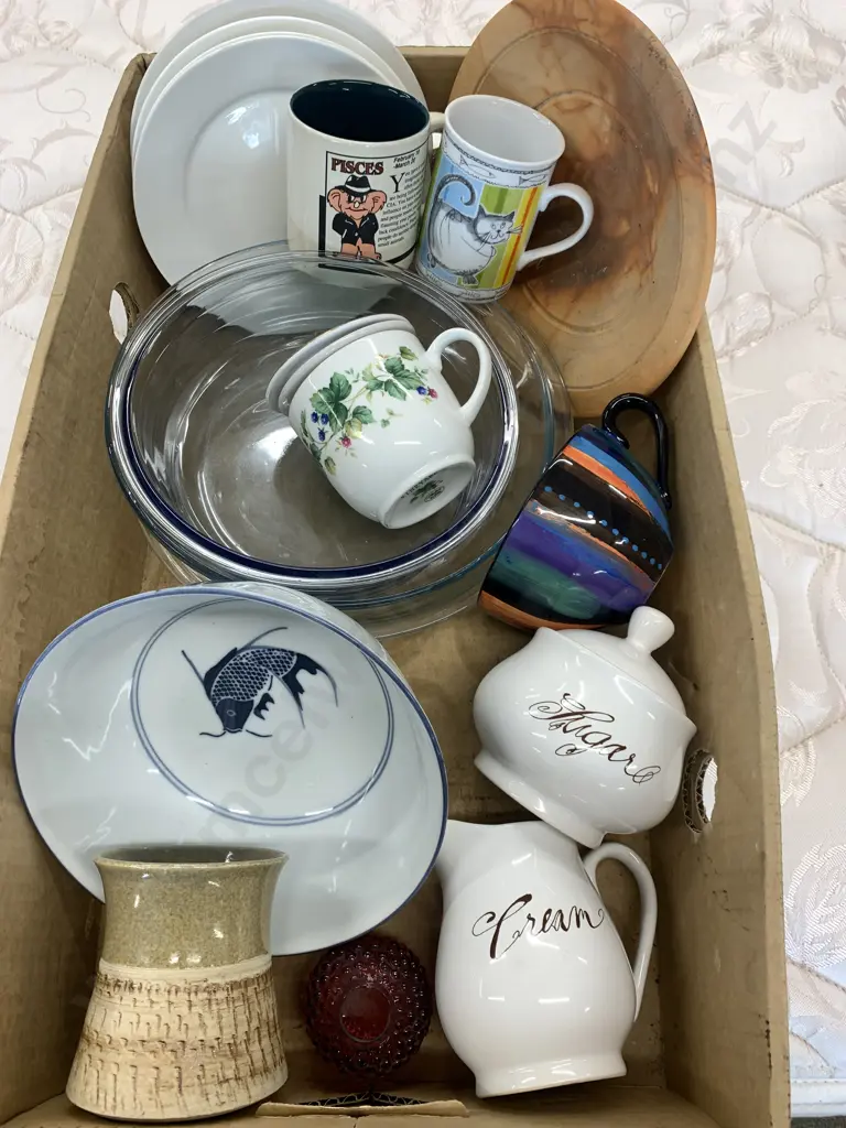 Box Lot Terracotta Bowl, Creamer & Sugar Bowl, Pyrex Ware Etc Image 1++