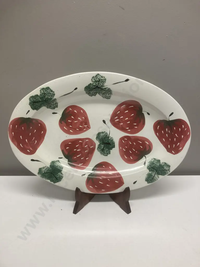 Large Vintage Strawberrys Pattern Temuka Oval Platter, 44 x 30cm Image 1++