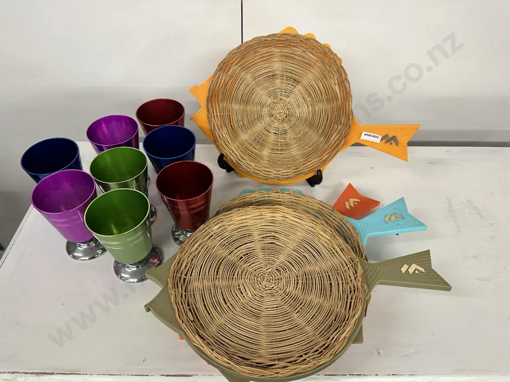 4 x 1950s Stylised Plastic Fish Plates With Wicker Lining (Unused) & 8 x Anodized Goblets Image 1++