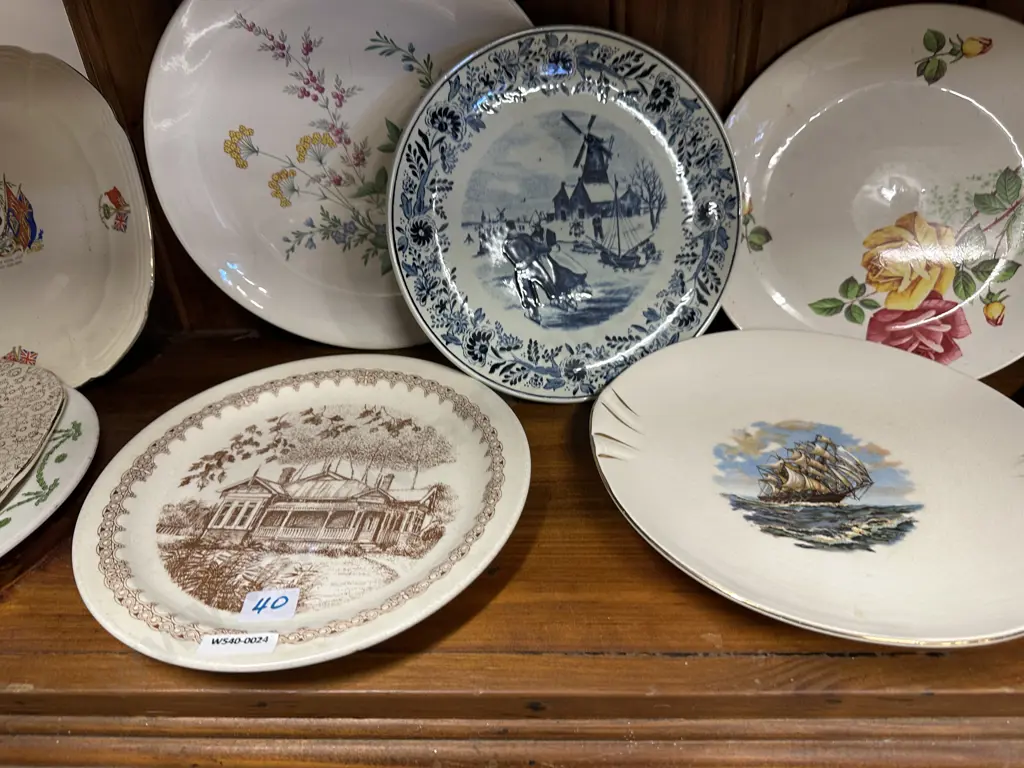 Lot of 3 Assorted Crown Lynn Plates  & A Selection Of China Plates, Aynsley, Delft Etc Image 1++