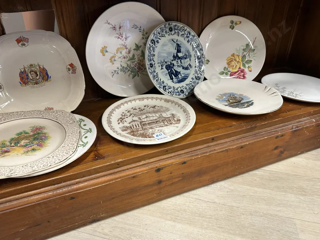 Lot of 3 Assorted Crown Lynn Plates  & A Selection Of China Plates, Aynsley, Delft Etc Image 1++