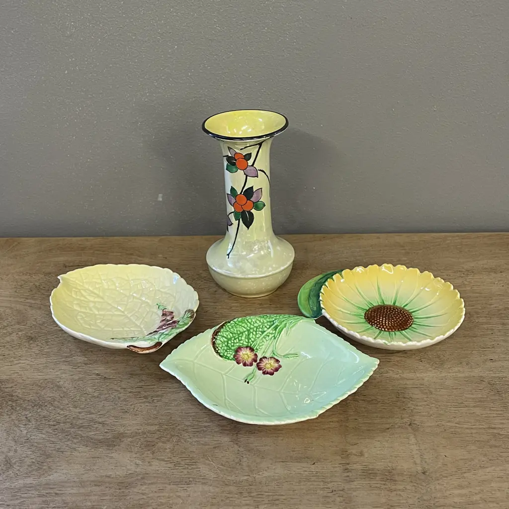 Shelley Lustre Ware Vase with 3 x Carltonware dishes Image 1++