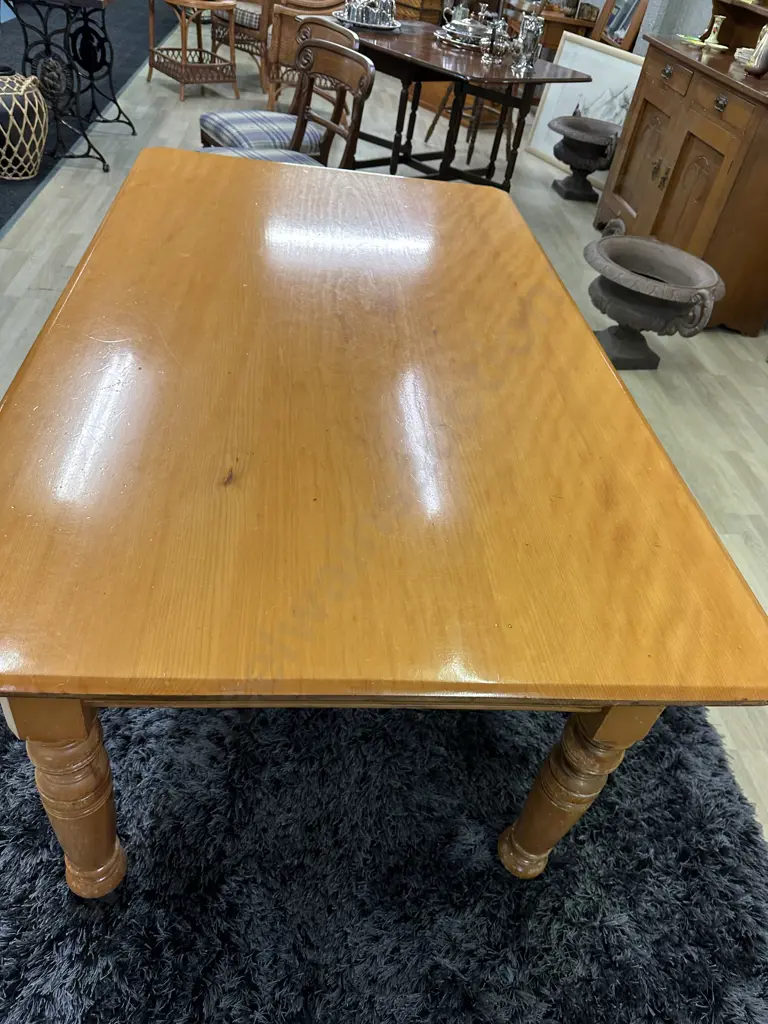 Antique Victorian Kauri Farmhouse Dining Table, Turned Legs, Varnish Finish, H72 W165 D110cm Image 1++