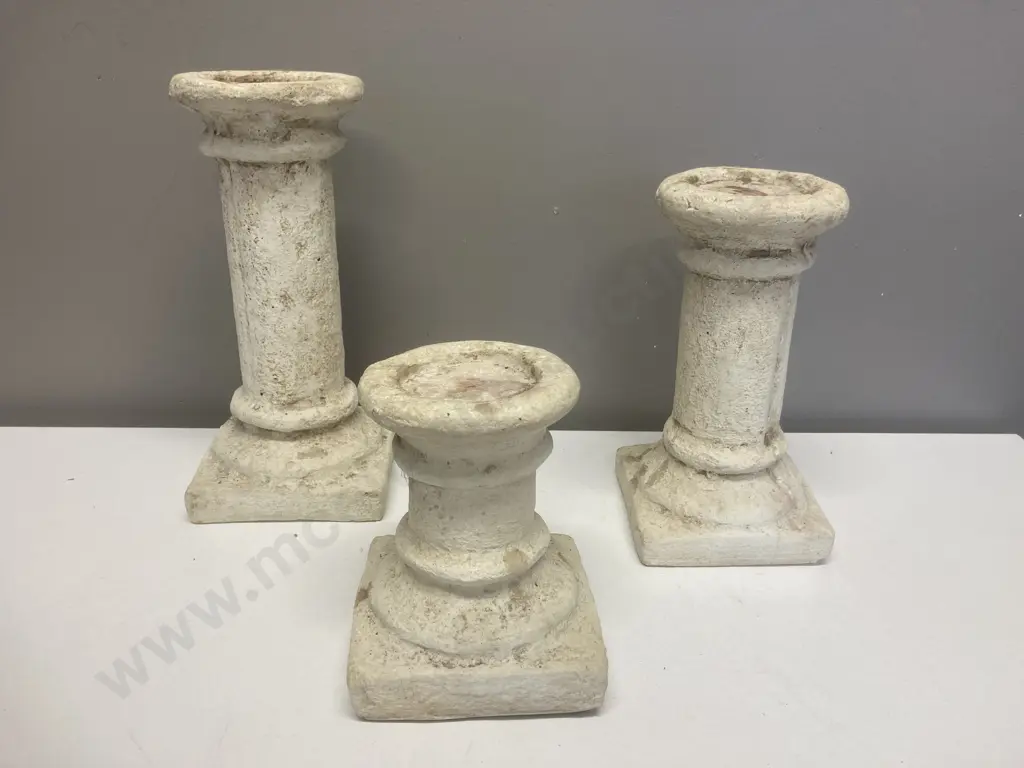 Set of 3 Graduated Cream Concrete Candlesticks, 17 to 30cm Image 1++
