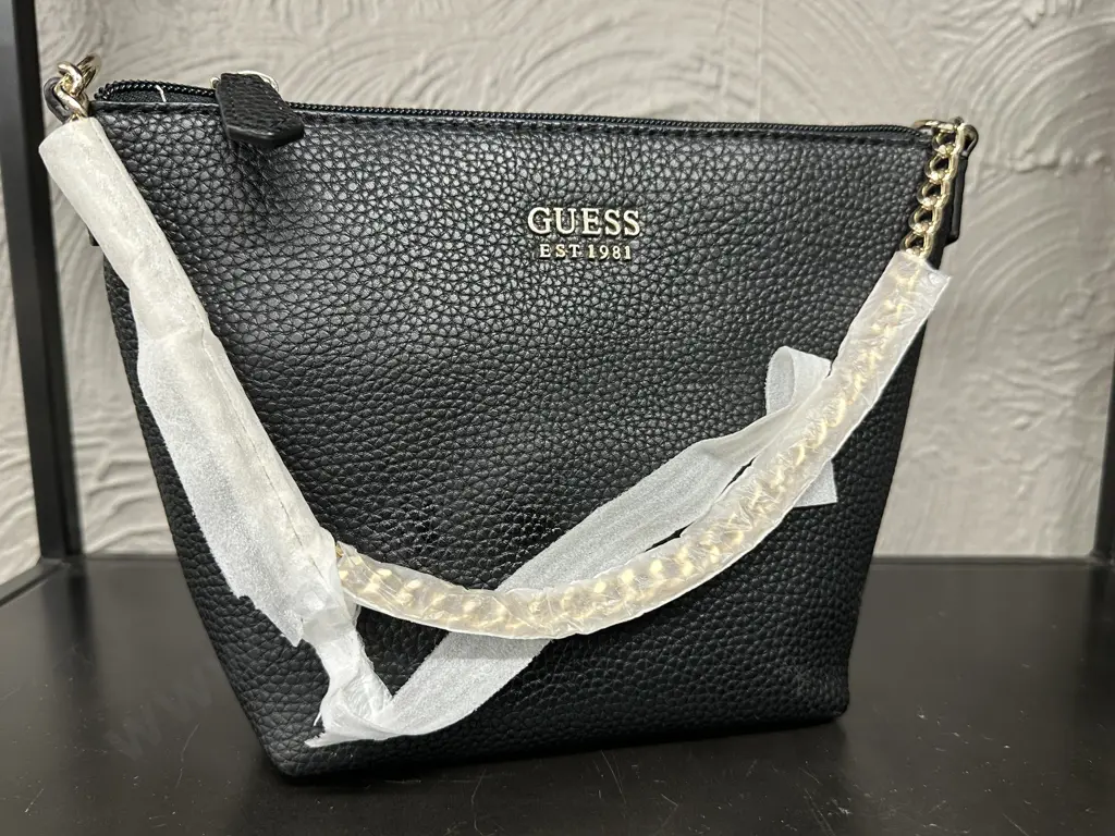 Guess Top Zip Handbag With A Chain Strap - Black Image 1++