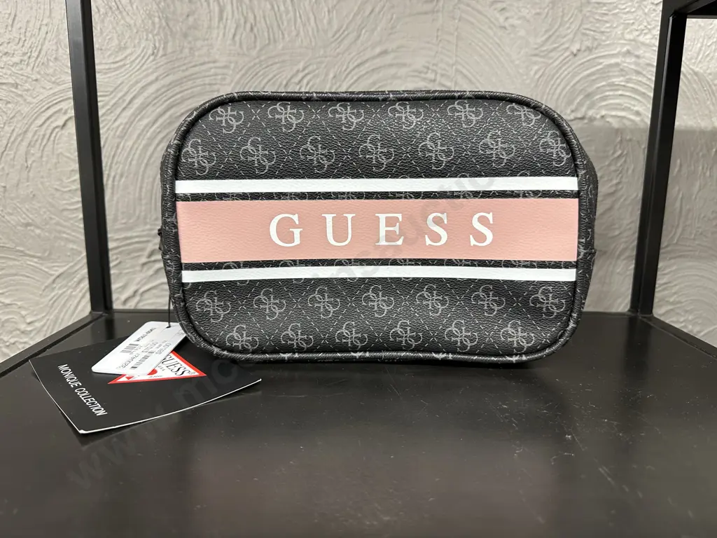 Guess Monique Collection Single Zip Toiletry Kit - SF7894495 Coal / Blush Image 1++