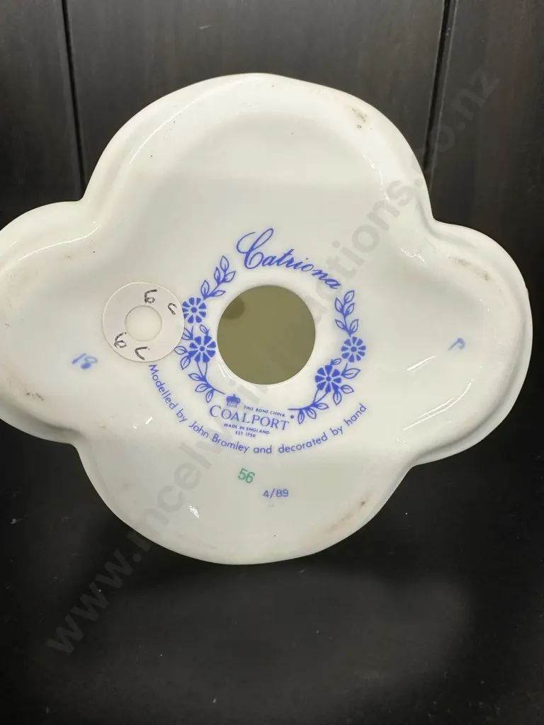 Coalport Small Figurine 'Catriona' H13cm Image 1++