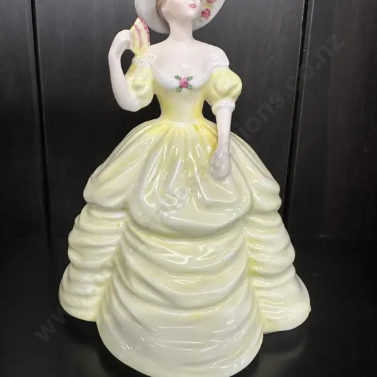 Coalport Small Figurine 'Catriona' H13cm