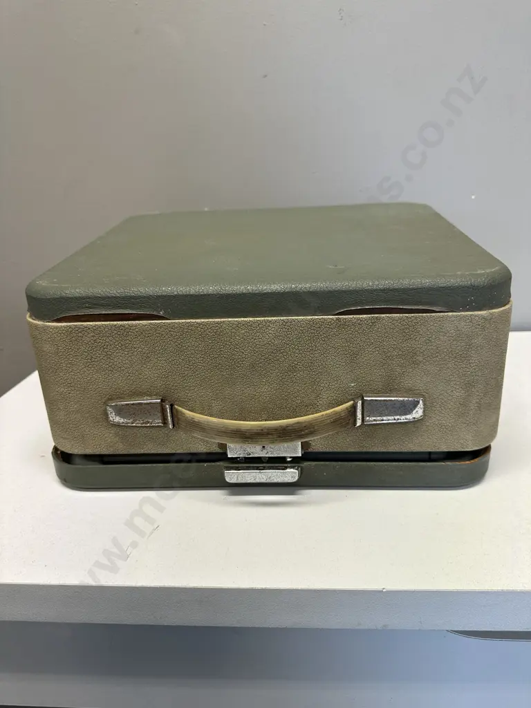 Vintage Olympia West German Typewriter In Case Image 1++