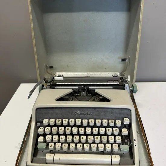 Vintage Olympia West German Typewriter In Case