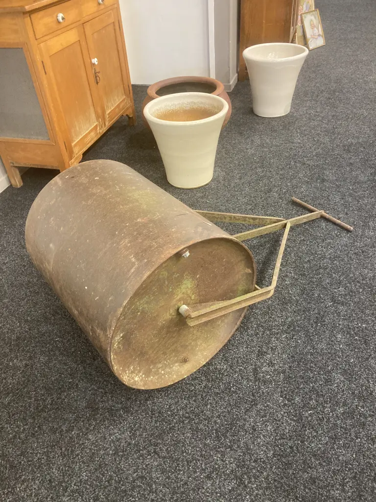 Antique Lawn Roller used in Auckland at Stanley Street Lawn Tennis Association 1920s Image 1++