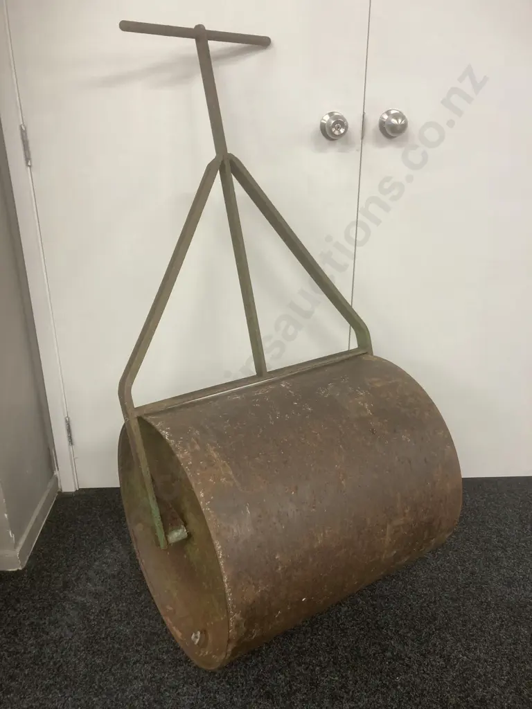 Antique Lawn Roller used in Auckland at Stanley Street Lawn Tennis Association 1920s Image 1++