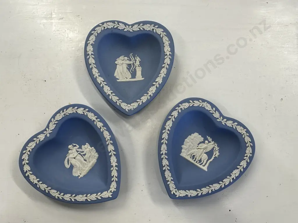 Vintage Wedgwood Blue Jasperware Heart Shaped Pin / Trinket Dishes Image 1++