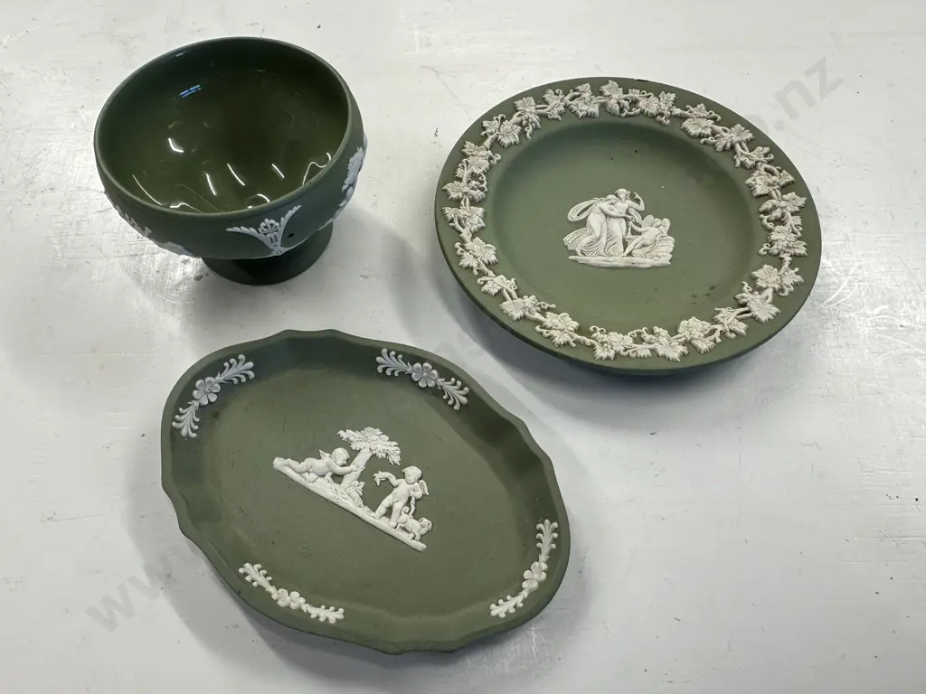 Vintage Wedgwood Jasperware Green Pin Dish & Footed Vase Image 1++