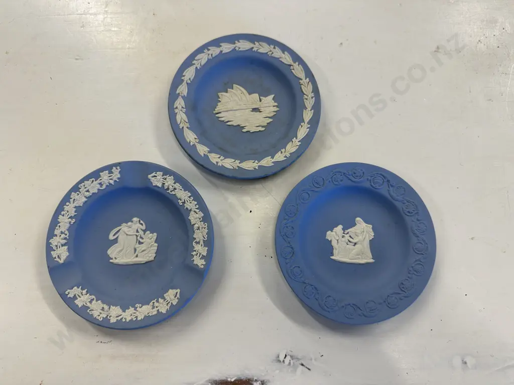 Vintage Wedgwood Three Pieces Of Classic Blue & White  Dishes Image 1++