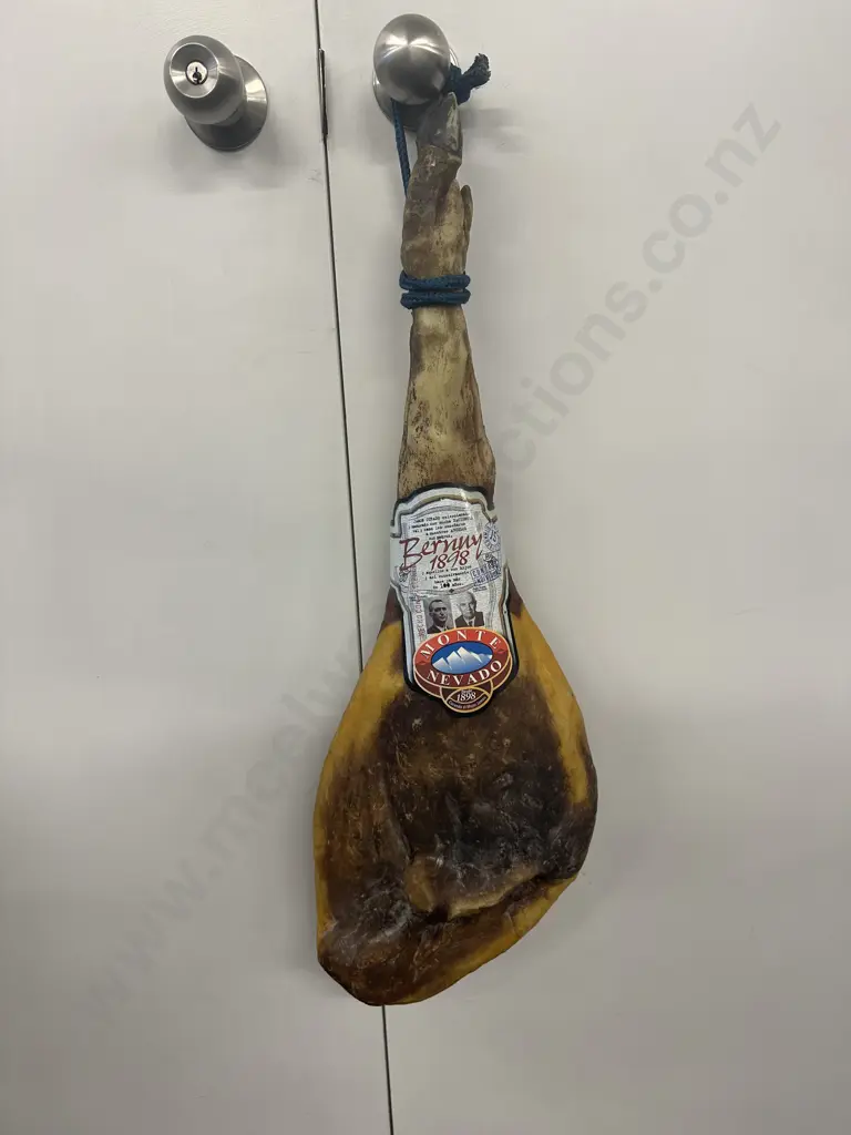Decorative Display Ham 'Monte Nevado' L75cm Image 1++