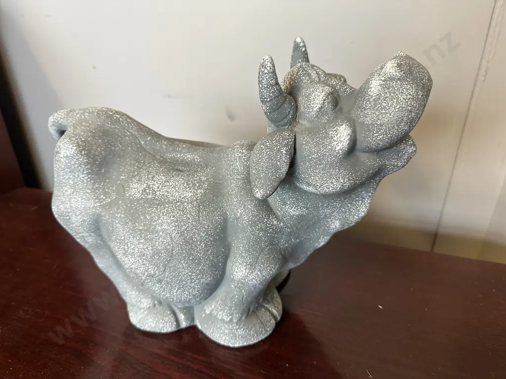Ceramic Cow Figurine H23cm, W32cm. Image 1++