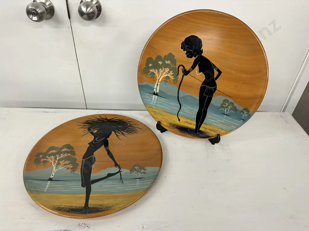 Handpainted Australia Wooden Wall Plaques x 2, Signed, Dia35cm Image 1++