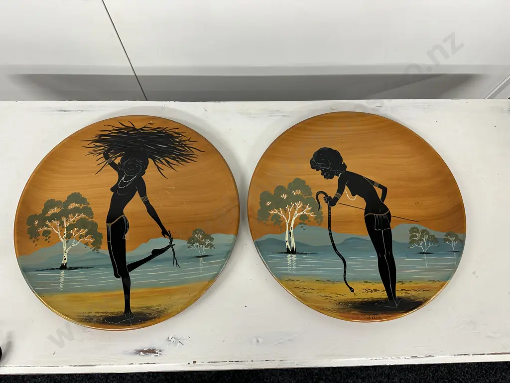 Handpainted Australia Wooden Wall Plaques x 2, Signed, Dia35cm Image 1++