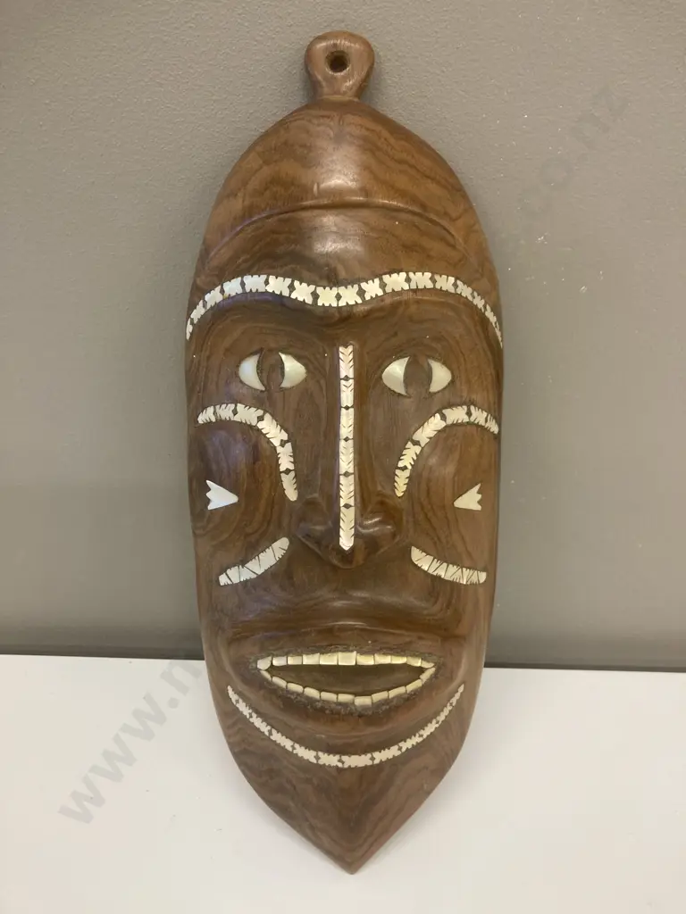 Vintage Solomon Islands Mask with Nautilus Shell Inlay, 33 x 12cm Image 1++