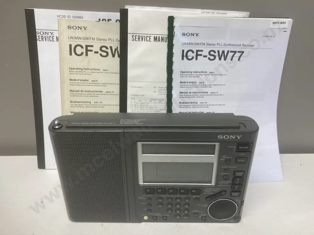 Vintage Collectable Sony ICF-SW77 SW Radio With Manuals Image 1++