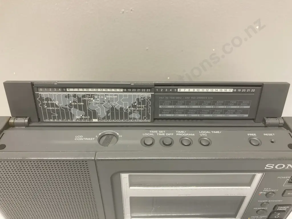 Vintage Collectable Sony ICF-SW77 SW Radio With Manuals Image 1++