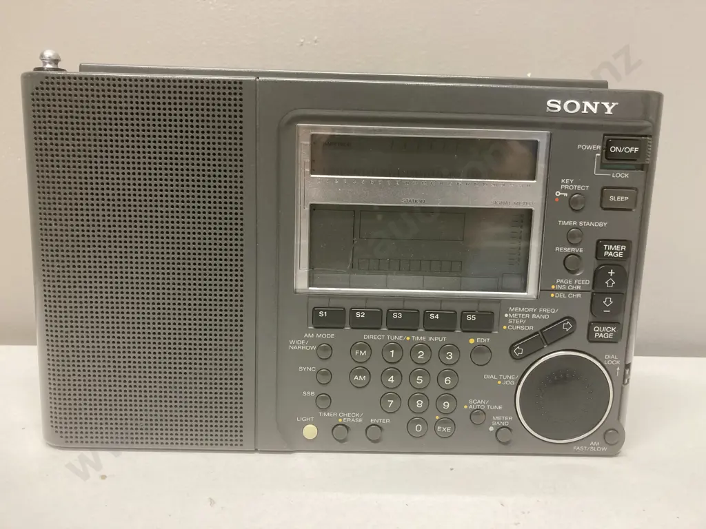 Vintage Collectable Sony ICF-SW77 SW Radio With Manuals Image 1++
