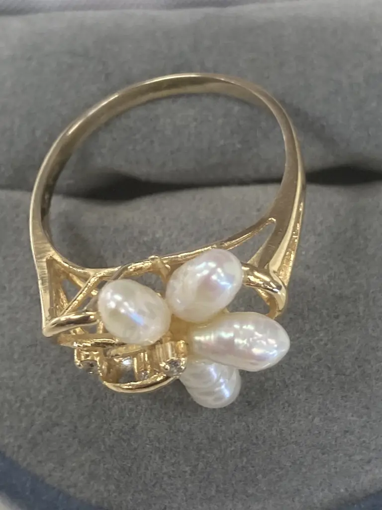 Vintage 14K Gold Ladies Ring With Small Pearls & Diamonds (1 Pearl Missing), Stamped Image 1++