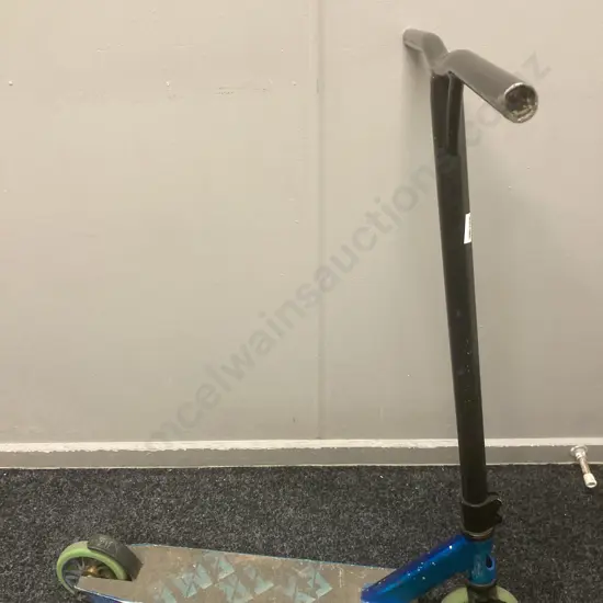 FXTR Kids Scooter With Green Wheels