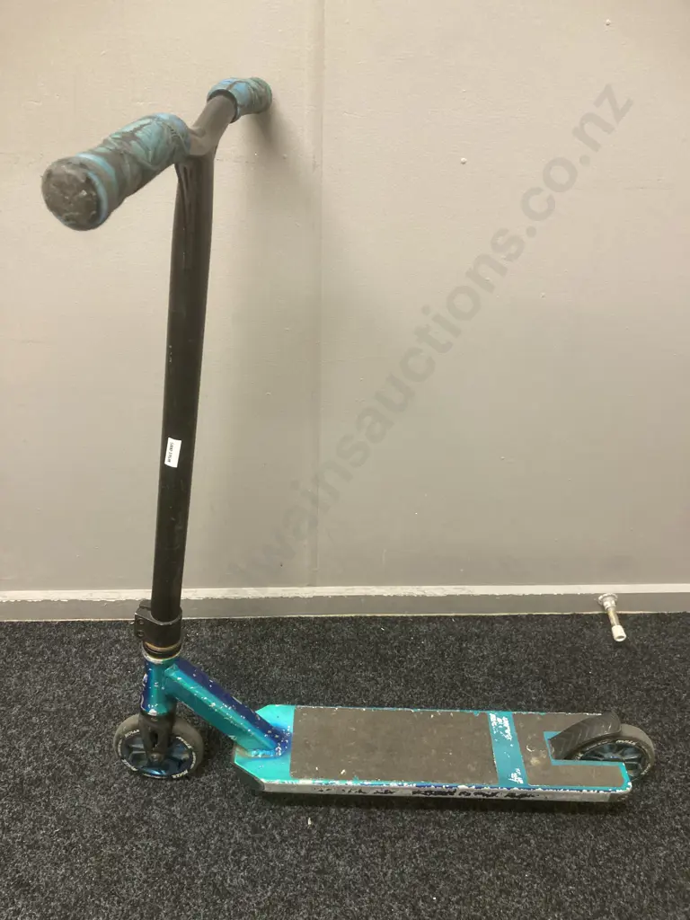 Blue Kids Scooter(Donated As Unable to Sell) Image 1++